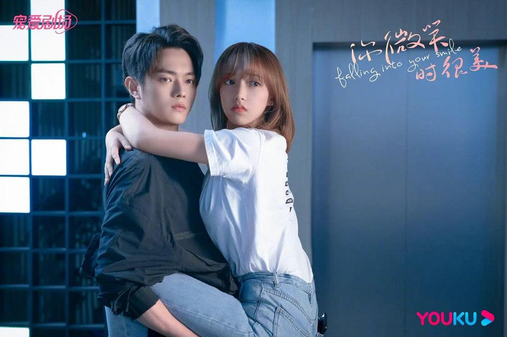 Em Đẹp Nhất Khi Cười là một trong những phim thảm họa của năm. Em Đẹp Nhất Khi Cười là một trong những phim thảm họa của năm.