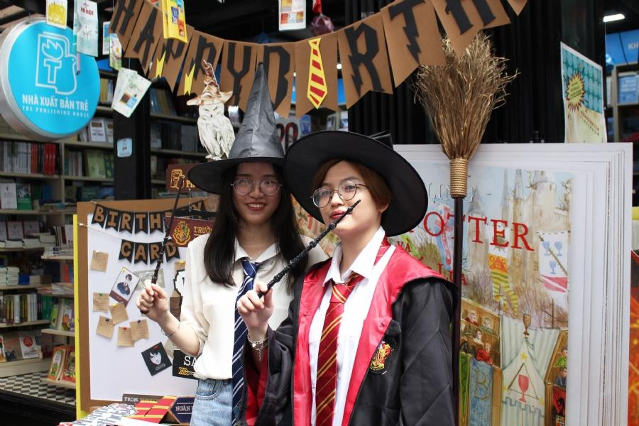 Không chỉ "săn sách", giao lưu với tác giả, Hội sách còn có các sân chơi thú vị như "Vui cùng Harry Potter", giao lưu fan tủ sách "Hikari Light Novel"... (Ảnh: NXB Trẻ) Không chỉ "săn sách", giao lưu với tác giả, Hội sách còn có các sân chơi thú vị như "Vui cùng Harry Potter", giao lưu fan tủ sách "Hikari Light Novel"... (Ảnh: NXB Trẻ)