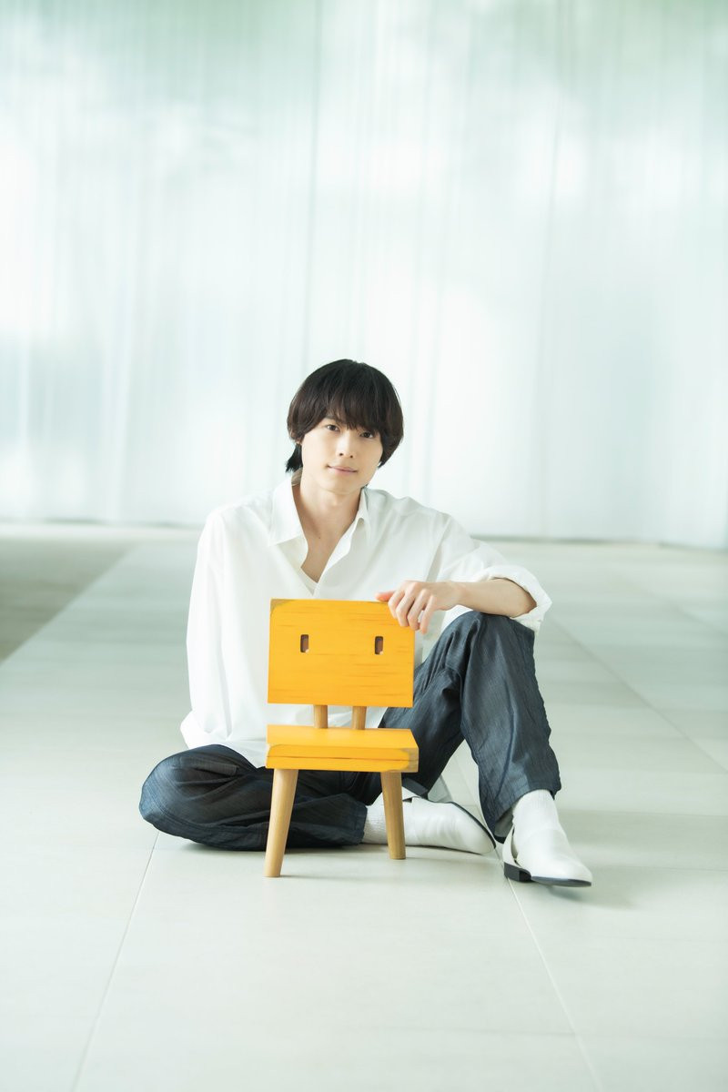 Matsumura Hokuto từng lồng tiếng cho Khóa Chặt Cửa Nào Suzume - một phim hoạt hình khác của Shinkai Makoto.