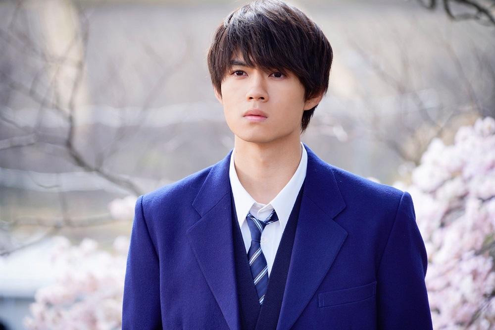 Cậu thì thầm “Cậu có muốn tớ ở lại không?”. (Minh họa: Phim Chỉ mình tôi 17 tuổi trên thế gian này) Cậu thì thầm “Cậu có muốn tớ ở lại không?”. (Minh họa: Phim Chỉ mình tôi 17 tuổi trên thế gian này)