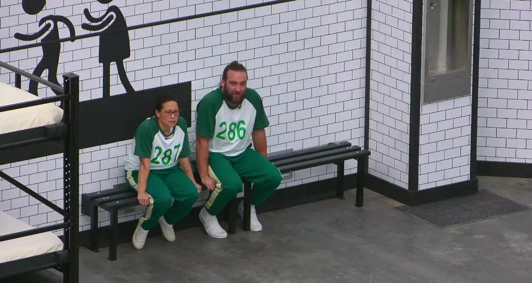 Chad rất tin tưởng Mai. Chad rất tin tưởng Mai.