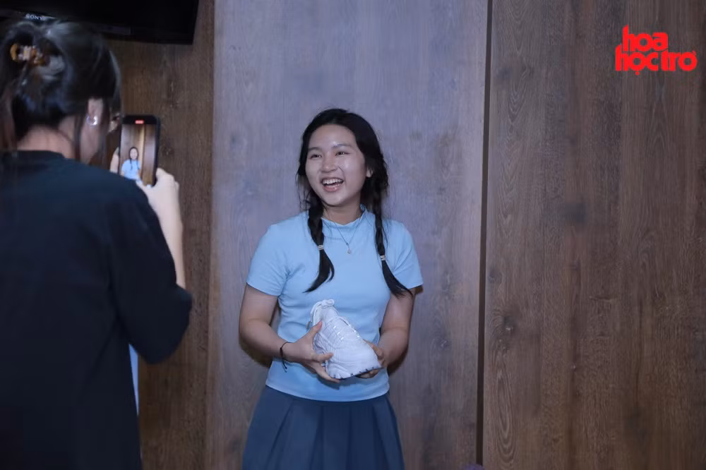 Thí sinh Thử Thách Kim Cương và giày StaybyMlee của MLee.