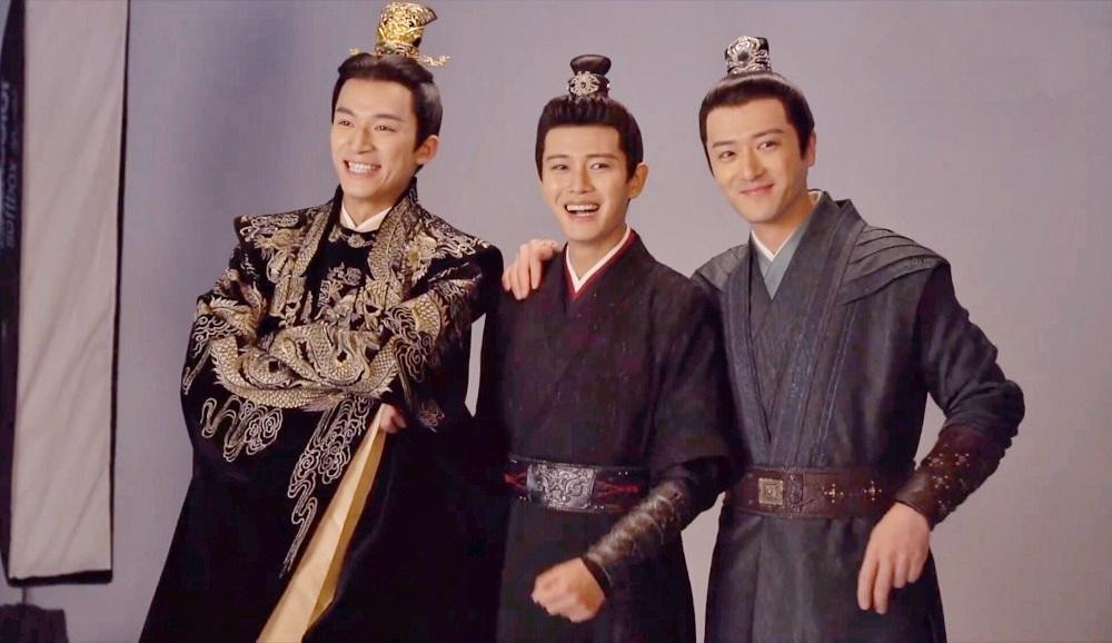 Trên phim phản diện chứ hậu trường chỉ là cậu em trai dễ thương của các anh chị thôi. Trên phim phản diện chứ hậu trường chỉ là cậu em trai dễ thương của các anh chị thôi.