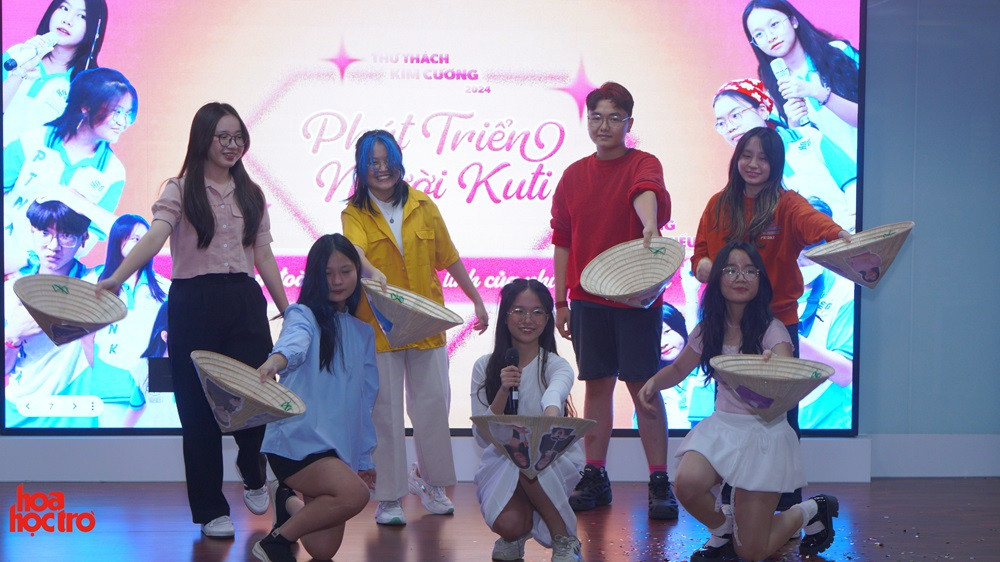 Lấy cảm hứng từ bộ phim Inside Out, tiết mục của đội Phát Triển Người Kuti đã rap về hành trình ở Thử Thách Kim Cương 2024.