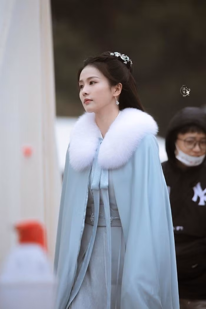 Cũng rất xinh đẹp, duyên dáng, ra dáng "cốt cách mỹ nhân".
