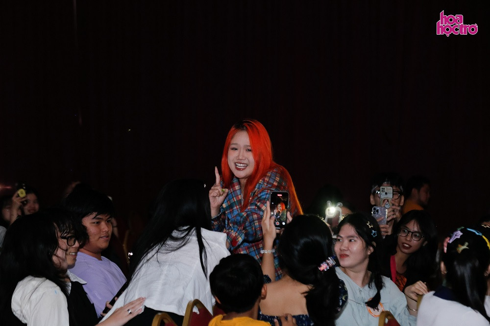 Hội trường hát theo Ngây Ngô của Choco. Hội trường hát theo Ngây Ngô của Choco.