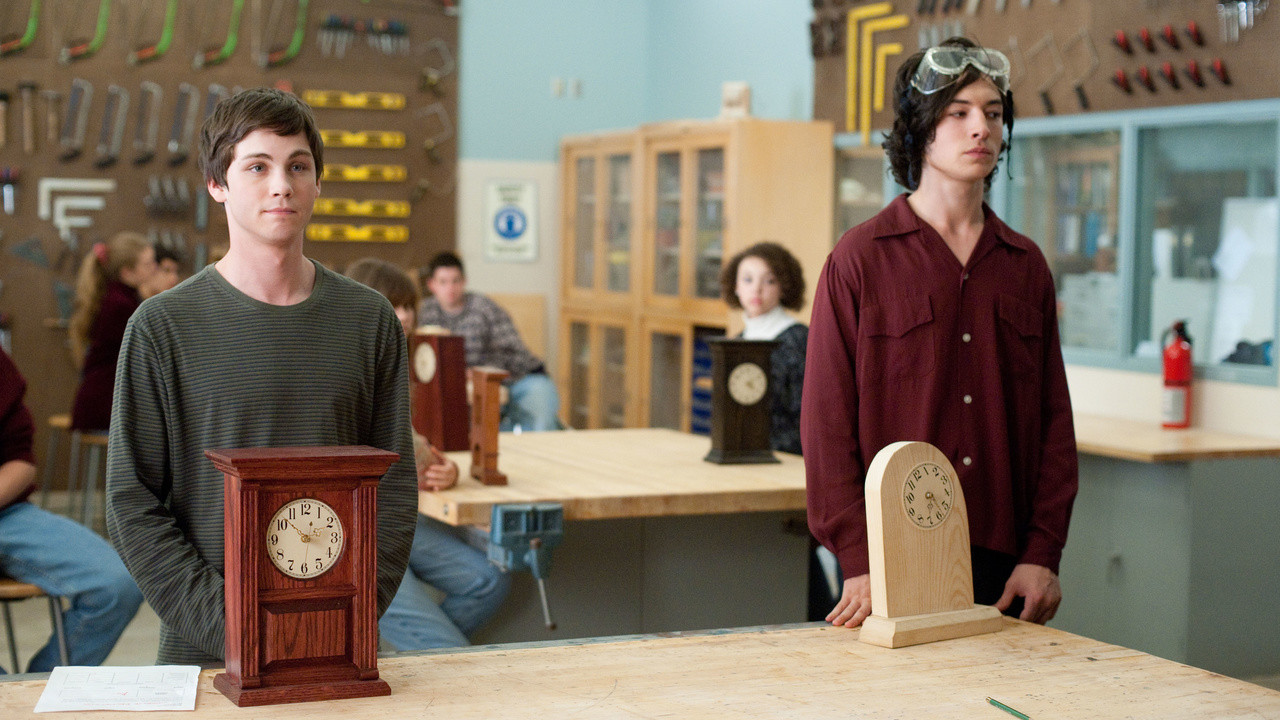 Logan Lerman (trái) và Ezra Miller (phải) trong The Perks of Being a Wallflower. Logan Lerman (trái) và Ezra Miller (phải) trong The Perks of Being a Wallflower.