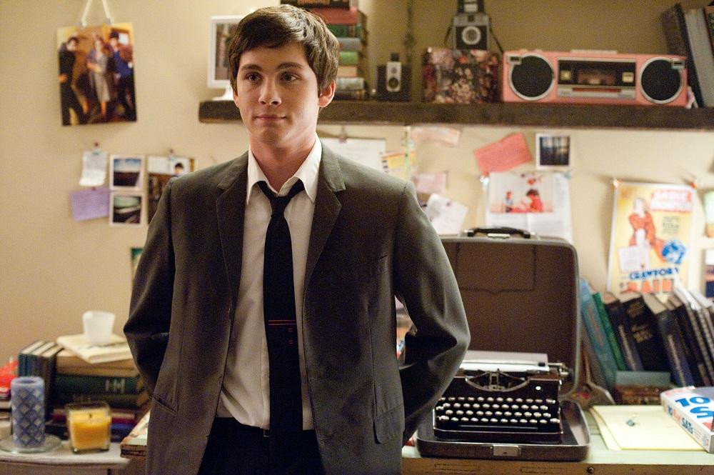 Logan Lerman là "hoa trên tường" trong The Perks of Being a Wallflower. Logan Lerman là "hoa trên tường" trong The Perks of Being a Wallflower.