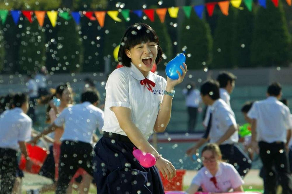 Tớ vẫn nhớ cậu, cô bạn cùng bàn năm ấy. (Minh họa: Phim "Thời Đại Thiếu Nữ Của Tôi") Tớ vẫn nhớ cậu, cô bạn cùng bàn năm ấy. (Minh họa: Phim "Thời Đại Thiếu Nữ Của Tôi")