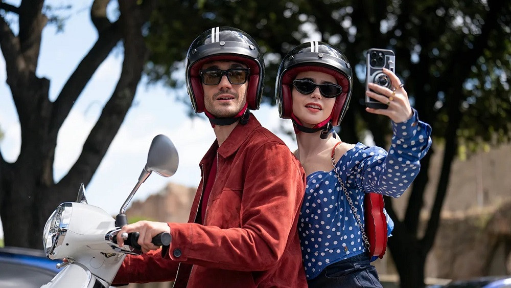 Cuối mùa 4, Emily đã hẹn hò với chàng trai người Ý Marcello.