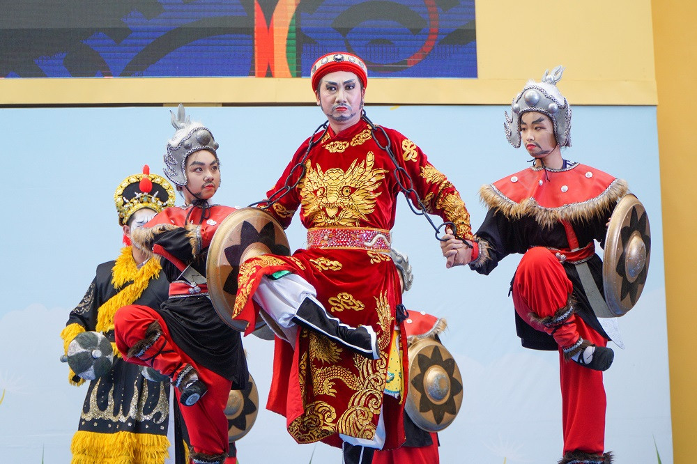 Nghệ sĩ Bảo Châu vai Trần Bình Trọng. (Ảnh: Khánh Ngọc và Thùy Dương)