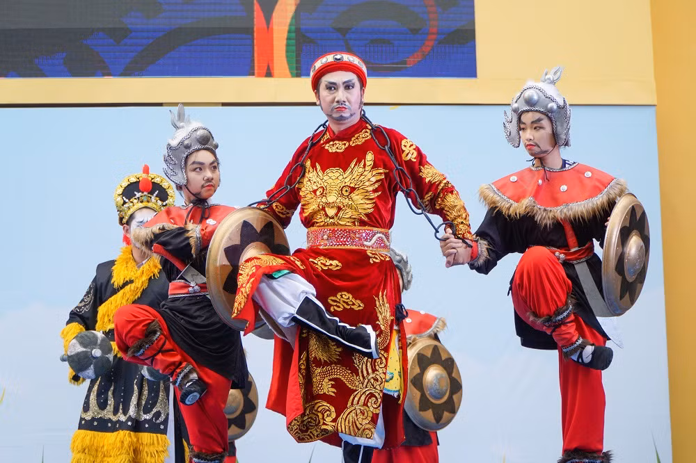 Nghệ sĩ Bảo Châu vai Trần Bình Trọng. (Ảnh: Khánh Ngọc và Thùy Dương)