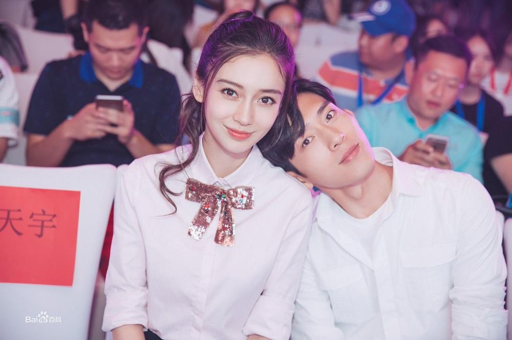 Angelababy được nhận xét là có khí chất giống Bối Vy Vy hơn Trịnh Sảng. Angelababy được nhận xét là có khí chất giống Bối Vy Vy hơn Trịnh Sảng.