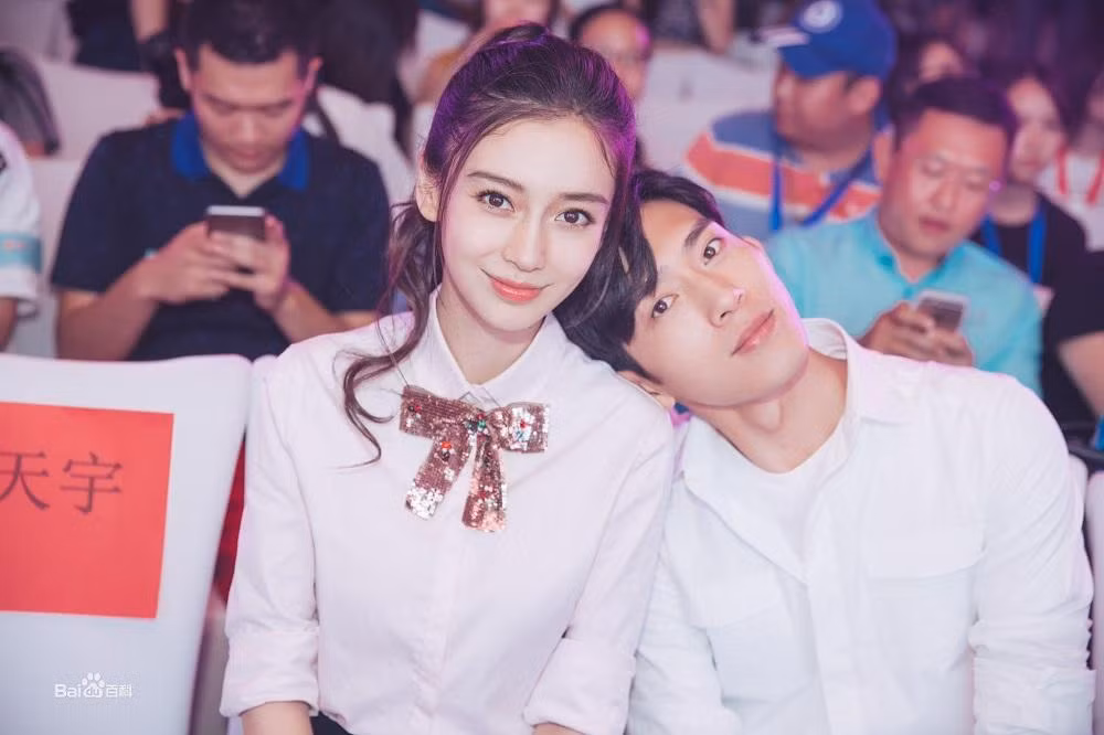 Angelababy được nhận xét là có khí chất giống Bối Vy Vy hơn Trịnh Sảng.
