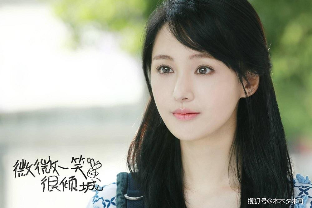 Trịnh Sảng vai Bối Vy Vy của "Yêu Em Từ Cái Nhìn Đầu Tiên" bản truyền hình. Trịnh Sảng vai Bối Vy Vy của "Yêu Em Từ Cái Nhìn Đầu Tiên" bản truyền hình.