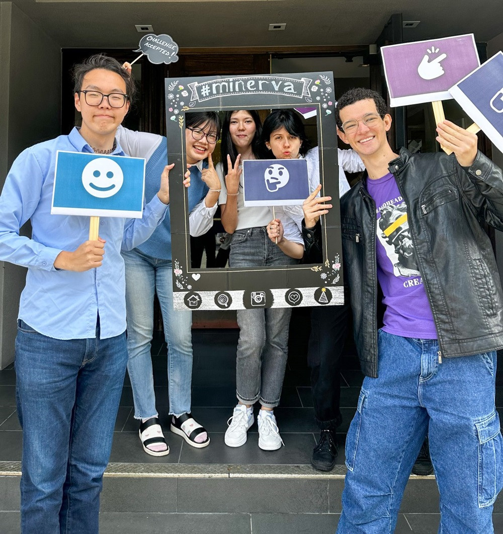 Nhóm dự án làm việc cùng đạo diễn từng được giải thưởng Emmy. (Ảnh: NVCC) Nhóm dự án làm việc cùng đạo diễn từng được giải thưởng Emmy. (Ảnh: NVCC)