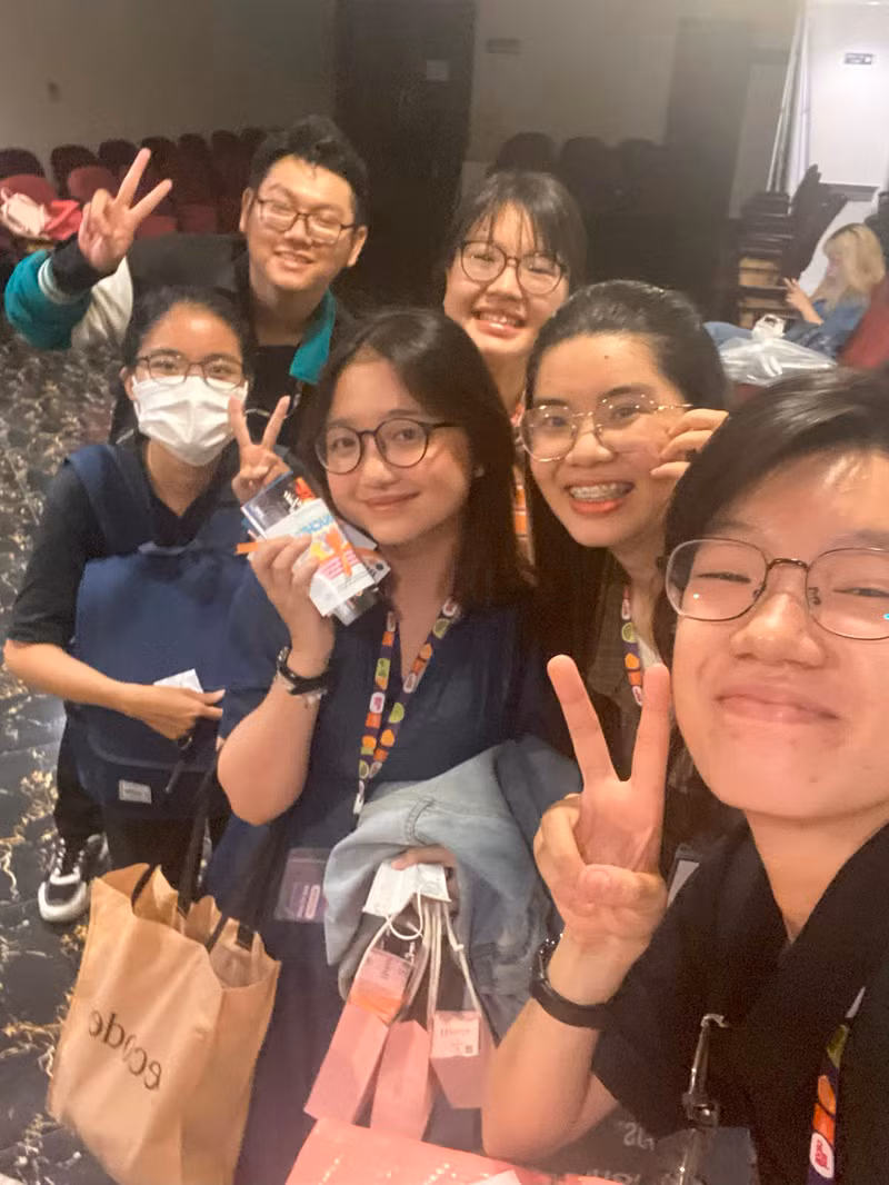 Đi làm sự kiện cùng Hoa Học Trò.