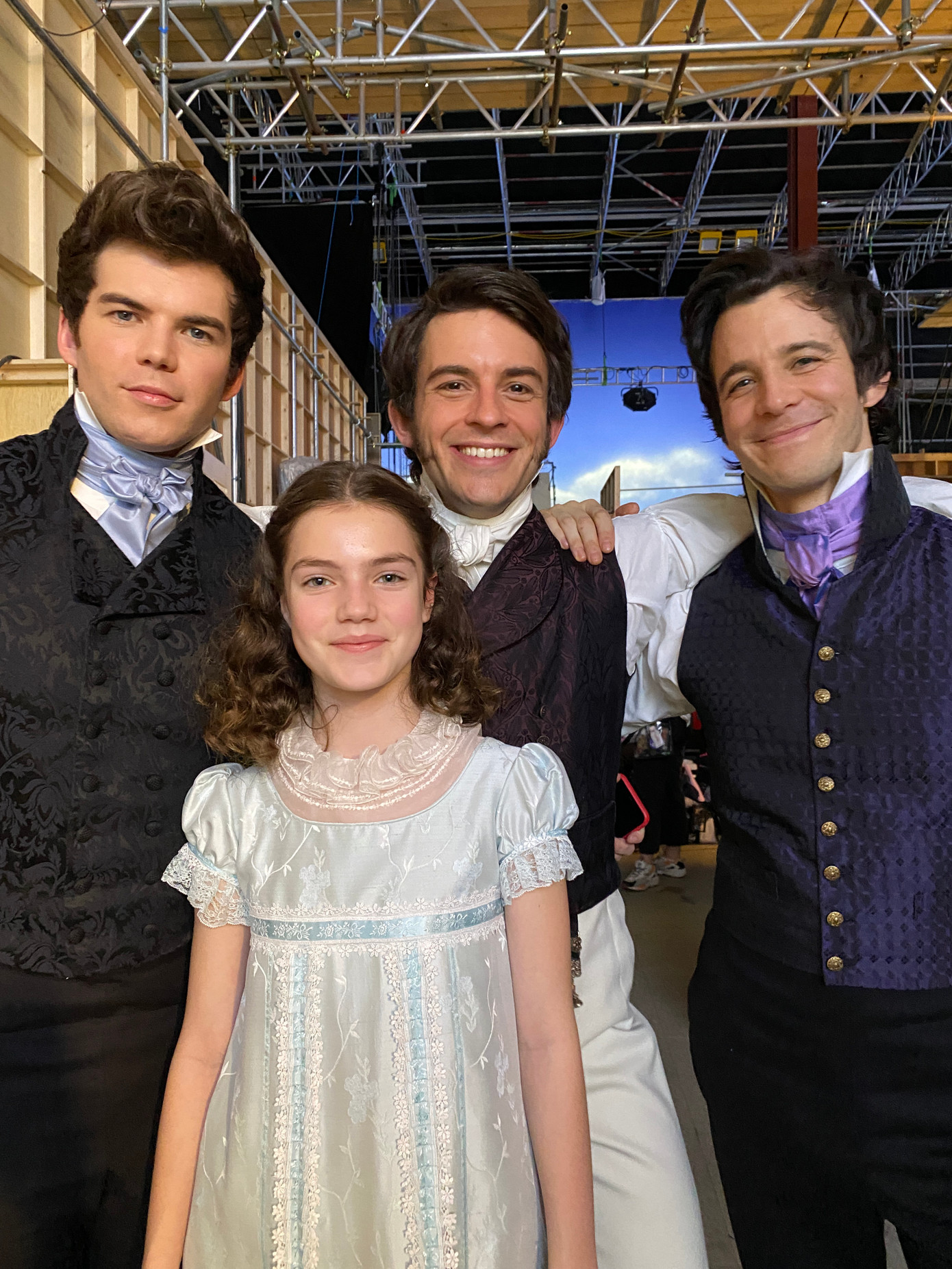 Hyacinth và ba anh lớn: Colin (ngoài cùng bên trái), Anthony (giữa) và Benedict (ngoài cùng bên phải). Hyacinth và ba anh lớn: Colin (ngoài cùng bên trái), Anthony (giữa) và Benedict (ngoài cùng bên phải).