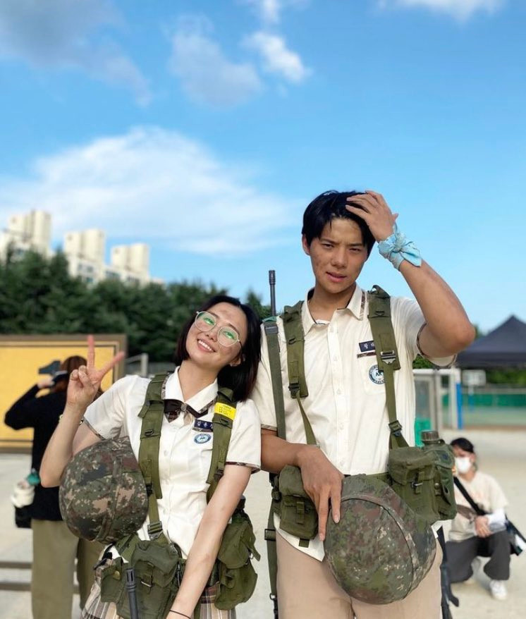 Nhưng dũng cảm và tốt bụng. Nhưng dũng cảm và tốt bụng.