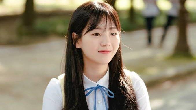 Cho Yi Hyun trong School 2021. Cho Yi Hyun trong School 2021.