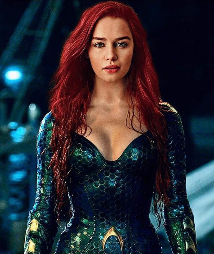 Các fan "mặc áo" Mera cho Emilia Clarke. Các fan "mặc áo" Mera cho Emilia Clarke.