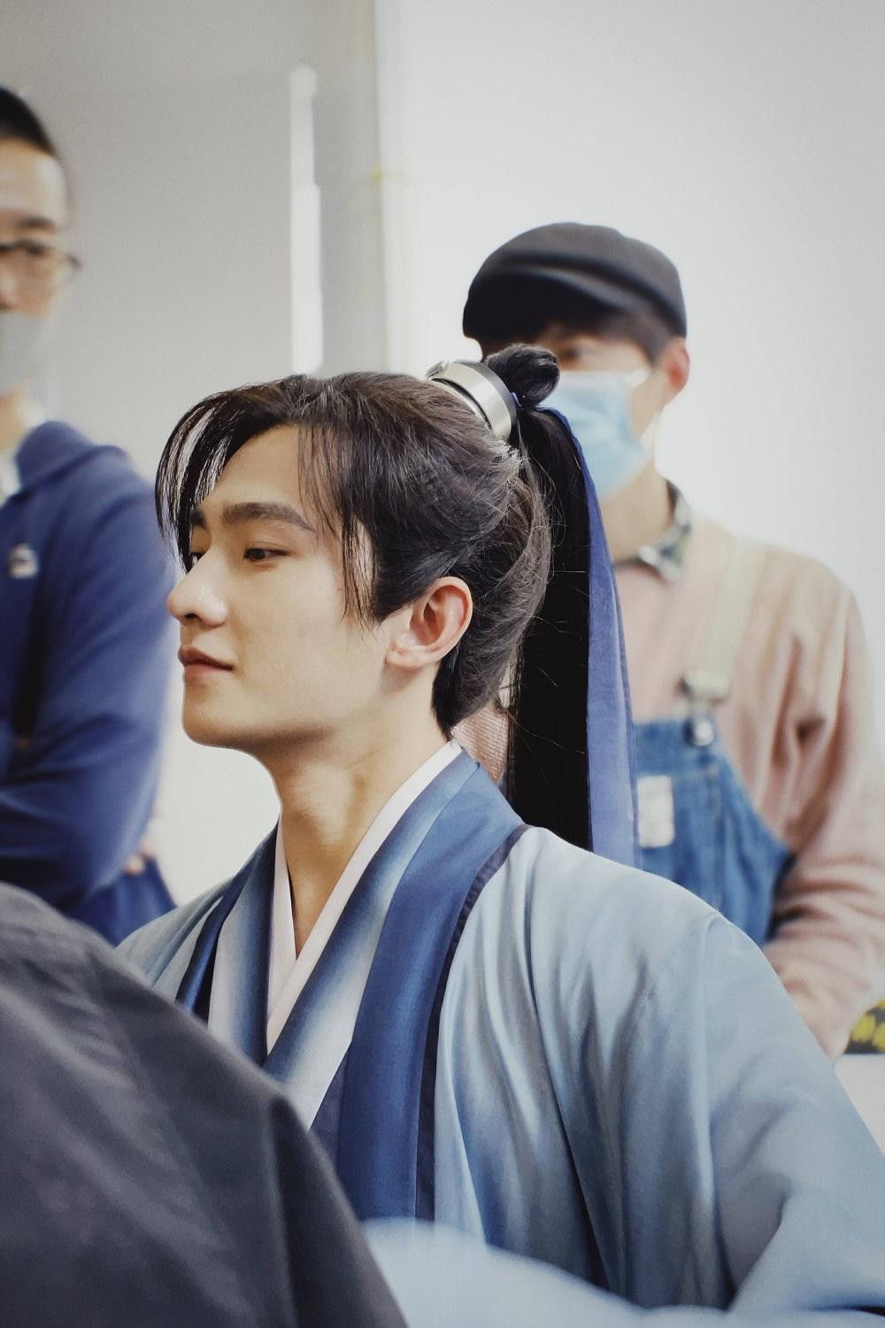 Nhìn gần hơn thì không còn nghi ngờ gì nữa, chứng nhận đẹp trai. Nhìn gần hơn thì không còn nghi ngờ gì nữa, chứng nhận đẹp trai.