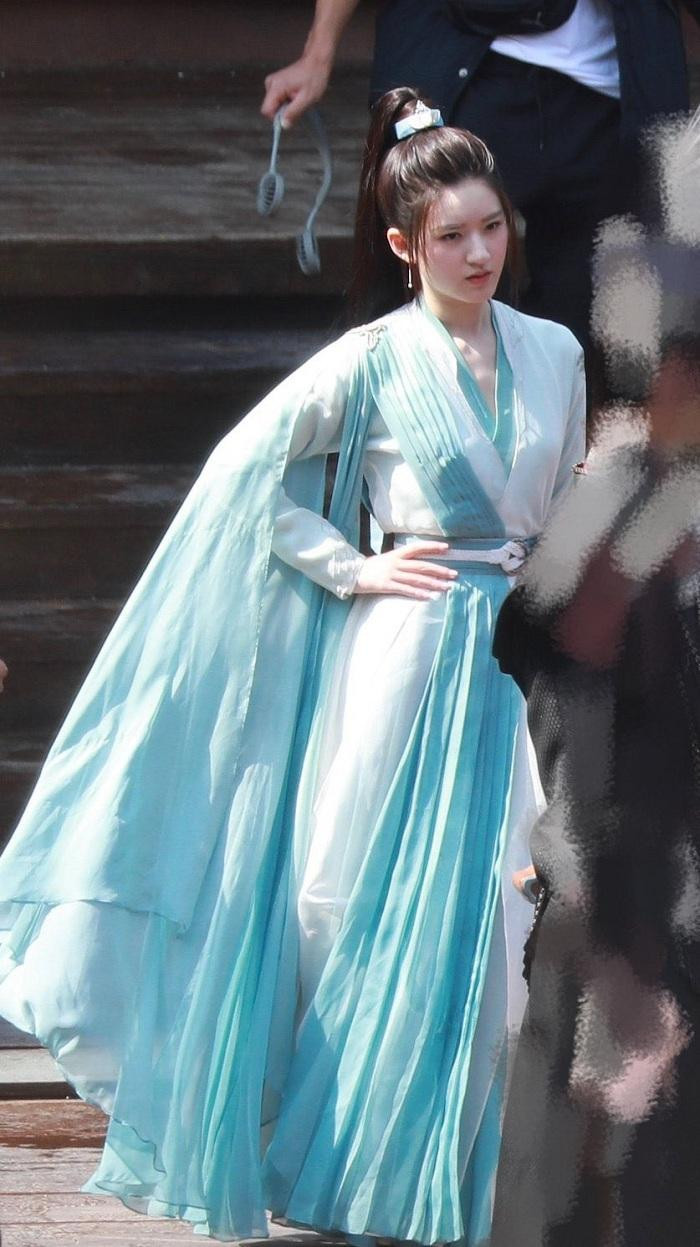 Nhưng loạt ảnh mới vẫn cho thấy Triệu Lộ Tư xinh và gầy. Nhưng loạt ảnh mới vẫn cho thấy Triệu Lộ Tư xinh và gầy.