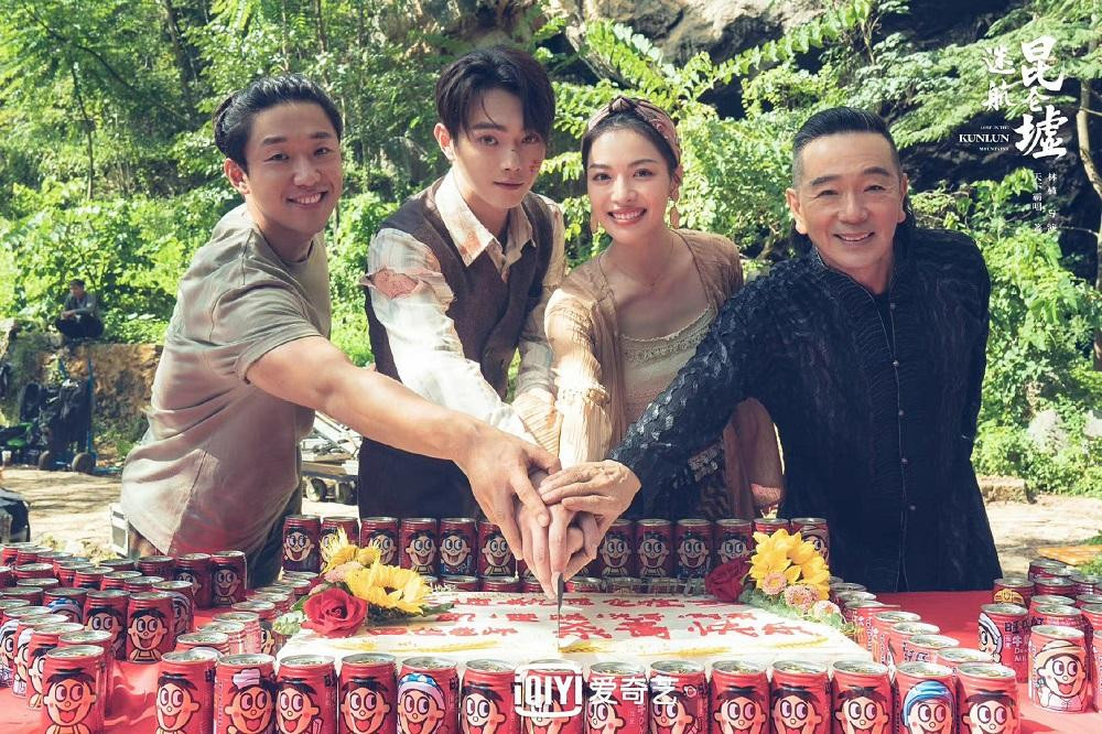 Từ phải qua trái: Diễn viên gạo cội Trương Thần Quang, Chung Sở Hy, Hứa Khải... Từ phải qua trái: Diễn viên gạo cội Trương Thần Quang, Chung Sở Hy, Hứa Khải...