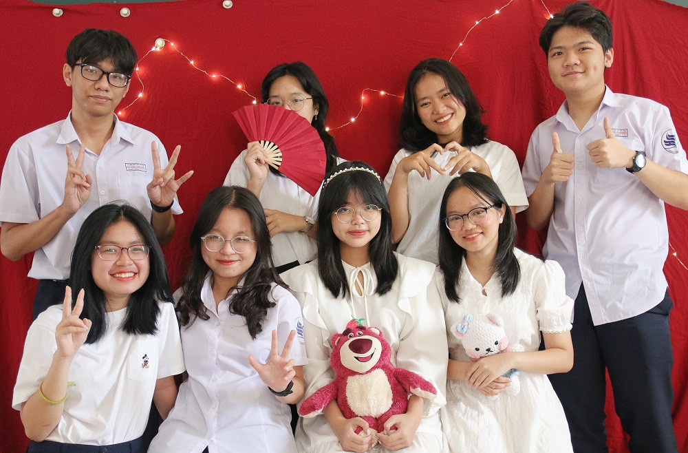 Các thành viên của Tổ Phát Thanh. Các thành viên của Tổ Phát Thanh.