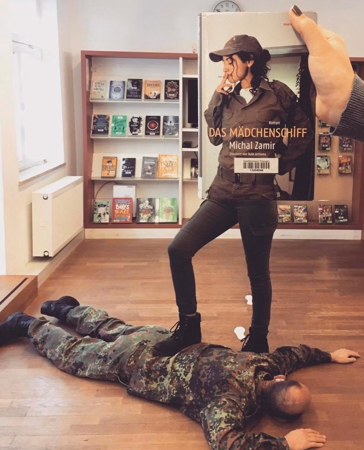 Rủ thêm đồng bọn chơi #Bookface nhé!