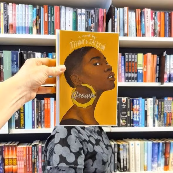 Những cuốn sách có bìa sách là gương mặt người rất hợp với trào lưu #Bookface.
