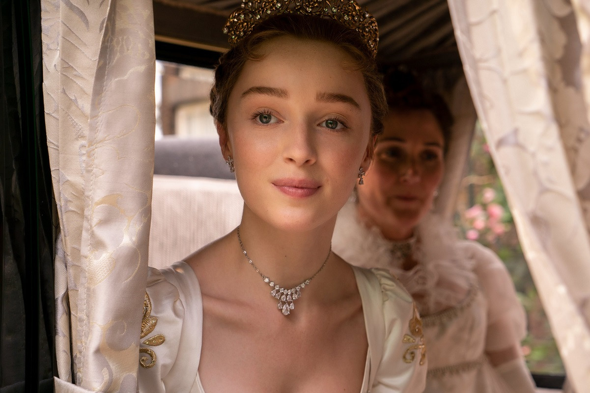 Daphne Bridgerton - được diễn bởi Phoebe Dynevor. Daphne Bridgerton - được diễn bởi Phoebe Dynevor.