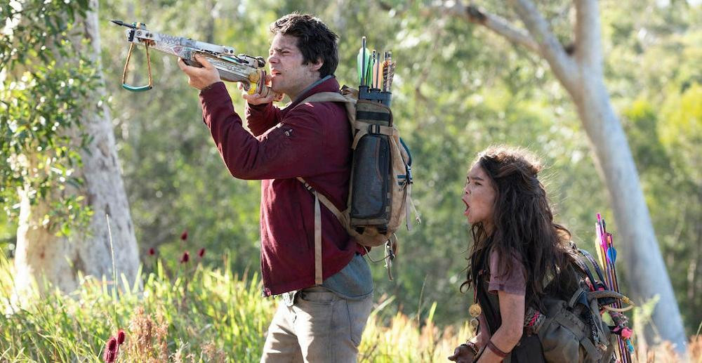 Joel bắn nỏ tệ đến nỗi "cô giáo" suýt mấy lần bỏ cuộc.