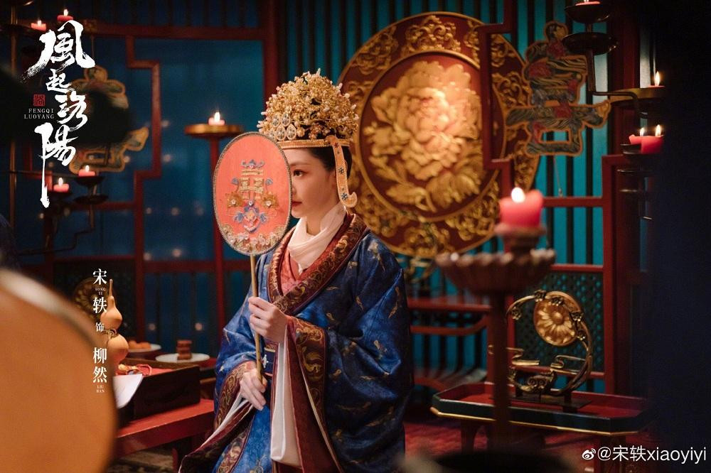 Trang phục lẫn phụ kiện, đạo cụ được chăm chút tỉ mỉ. Trang phục lẫn phụ kiện, đạo cụ được chăm chút tỉ mỉ.