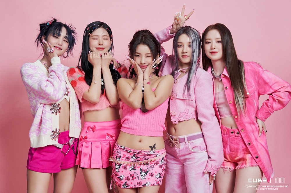 Yuqi và các thành viên nhóm (G)I-DLE. Yuqi và các thành viên nhóm (G)I-DLE.