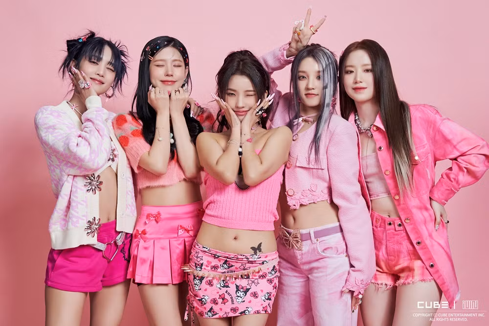 Yuqi và các thành viên nhóm (G)I-DLE.