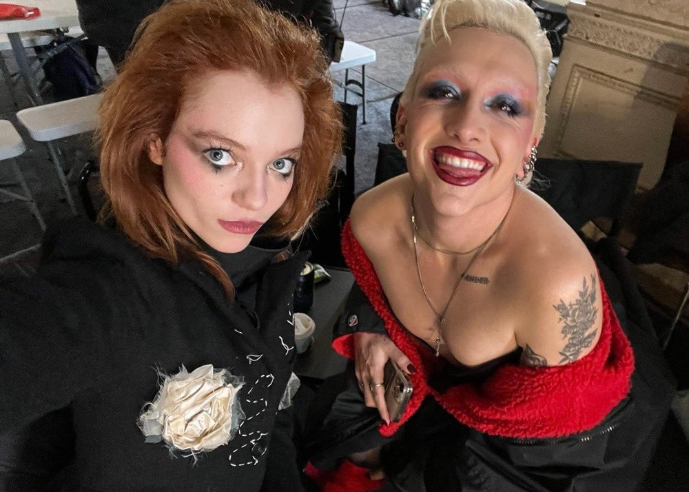 Delirium và Desire trên phim trường. Delirium và Desire trên phim trường.