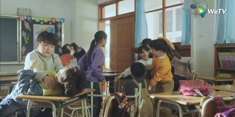 Tạo mâu thuẫn và khiến "liên minh" bắt nạt mình rã đám, thậm chí còn choảng nhau. Tạo mâu thuẫn và khiến "liên minh" bắt nạt mình rã đám, thậm chí còn choảng nhau.