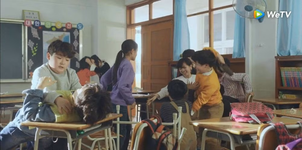 Tạo mâu thuẫn và khiến "liên minh" bắt nạt mình rã đám, thậm chí còn choảng nhau. Tạo mâu thuẫn và khiến "liên minh" bắt nạt mình rã đám, thậm chí còn choảng nhau.
