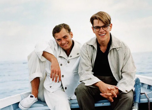 Jude Law và Matt Damon trong The Talented Mr. Ripley. Jude Law và Matt Damon trong The Talented Mr. Ripley.