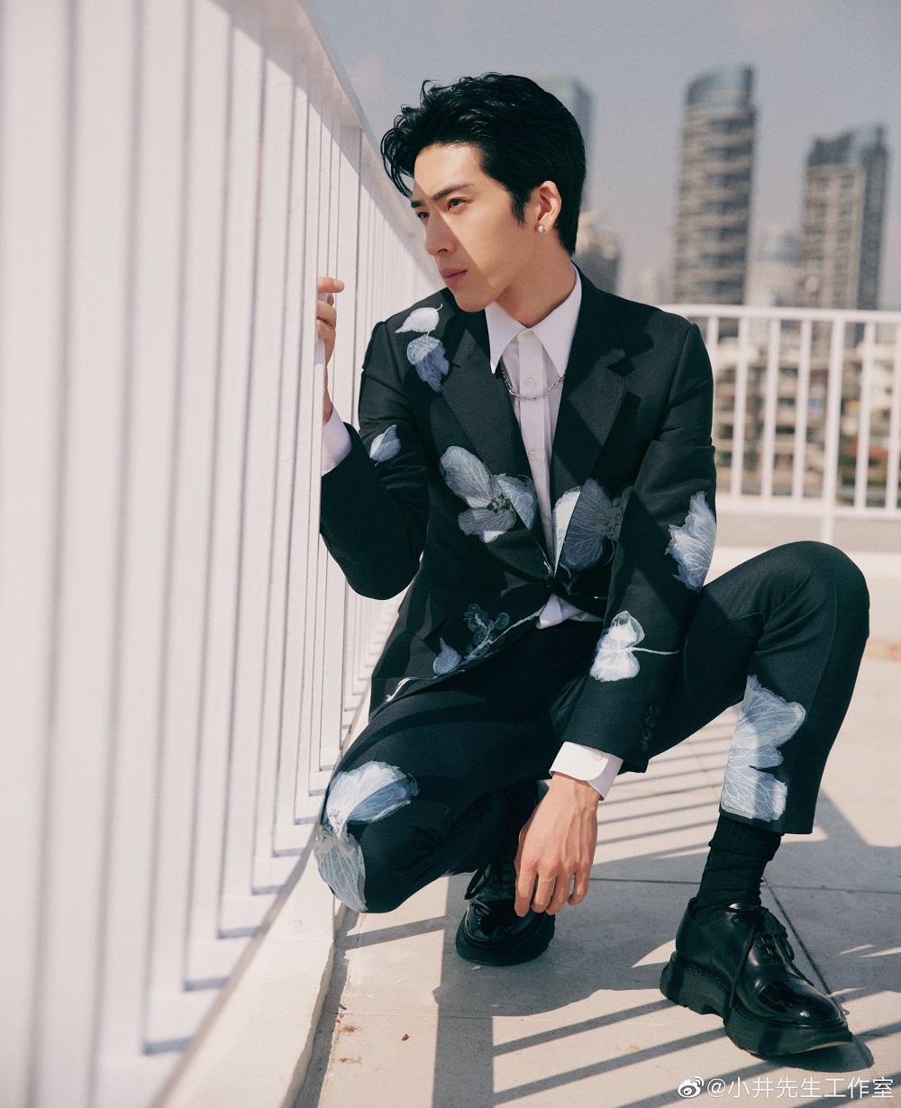 Một trong những bộ cánh được truyền thông Trung Quốc khen ngợi.