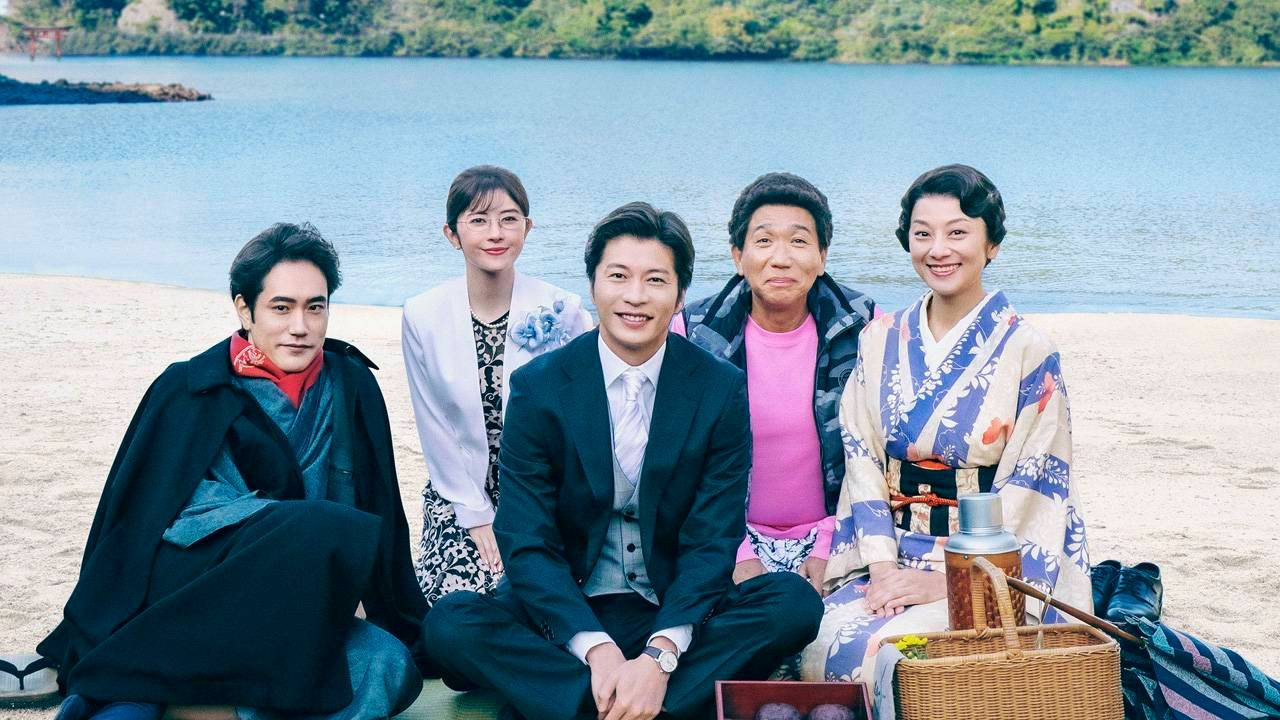 Tanaka Kei (chính giữa) trong Hey, Dazai.