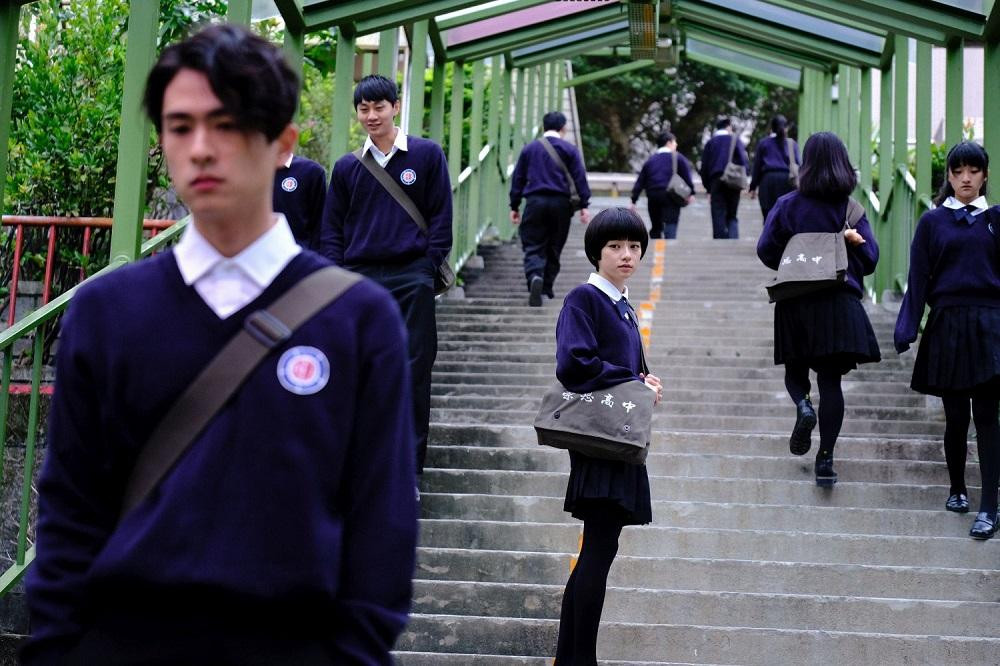 Có thể, rất lâu về sau, tớ sẽ quên mất cậu năm ấy trông như thế nào, nhưng sẽ mãi nhớ những rung động nhẹ nhàng này. (Minh họa: Phim More Than Blue)