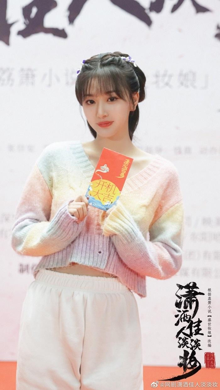 Nhiều ý kiến cho rằng cô hợp với các vai hot girl ở thời hiện đại hơn. Nhiều ý kiến cho rằng cô hợp với các vai hot girl ở thời hiện đại hơn.