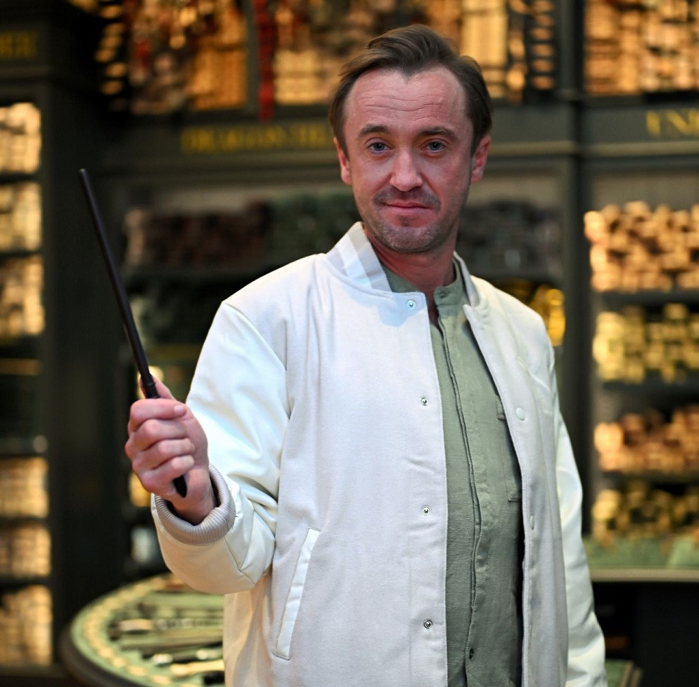 Tom Felton ghé thăm một cửa hàng Harry Potter ở Chicago vào đầu tháng 4 vừa qua.