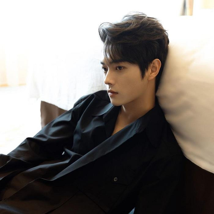 Hứa Khải liên tục có phim lên sóng, nhưng cũng liên tục thất bại. Hứa Khải liên tục có phim lên sóng, nhưng cũng liên tục thất bại.