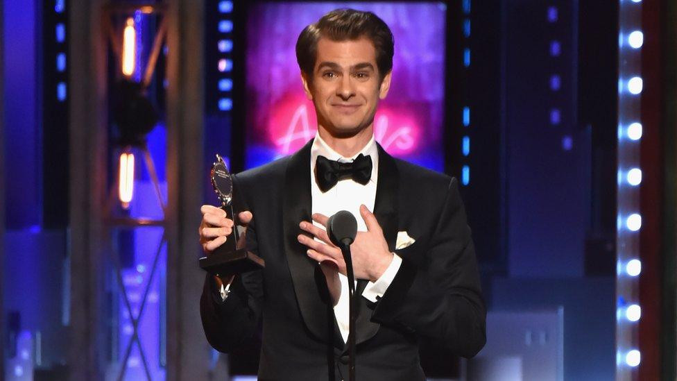 Andrew Garfield tại giải Tony lần thứ 72. Andrew Garfield tại giải Tony lần thứ 72.