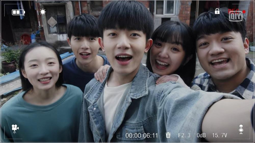 Các bạn nam tổ chức "tiệc" chia tay trước khi thi tốt nghiệp lớp 9 với món cá rô rán. (Ảnh minh họa: Phim "Lovely Us") Các bạn nam tổ chức "tiệc" chia tay trước khi thi tốt nghiệp lớp 9 với món cá rô rán. (Ảnh minh họa: Phim "Lovely Us")