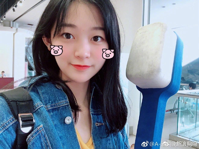 Bạn gái của Hồ Tiên Hú. Bạn gái của Hồ Tiên Hú.