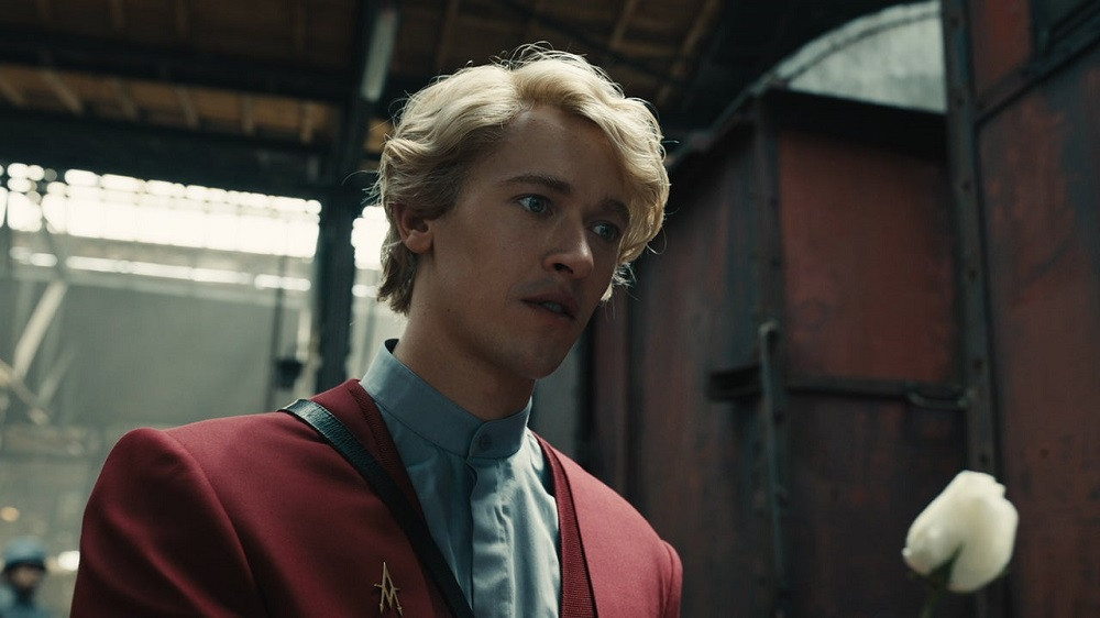 Coriolanus Snow thời trẻ.